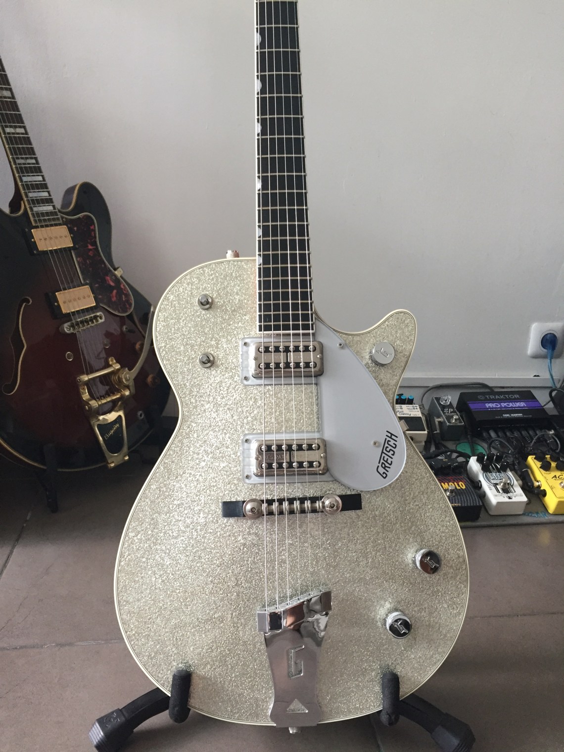 gretsch silver jet.jpg